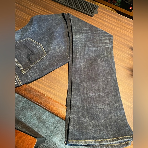 American Eagle like new ! Jeans with sequins on pockets. Size 14 - Picture 4 of 6